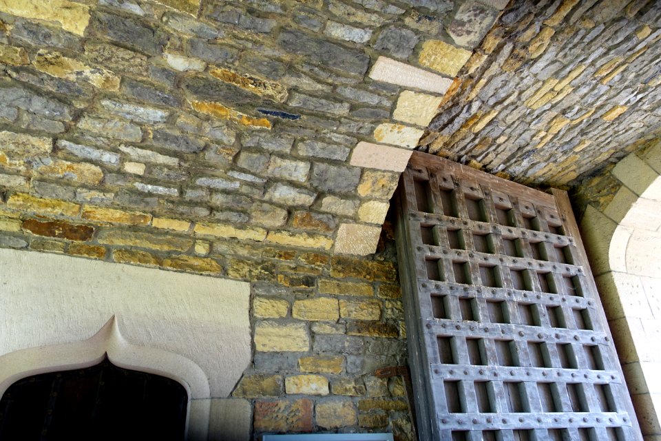 Gatehouse detail - Haddon Hall - Bakewell, Derbyshire, England - DSC02424