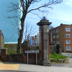 Gate piers, lamp standards and walls at Bristol Gate, Kemptown, Brighton (NHLE Code 1380026) (April 2013) (3)