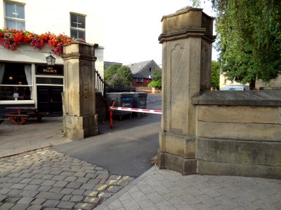 Gateway And Boundary Wall To East Of Parish Church Of St Peter