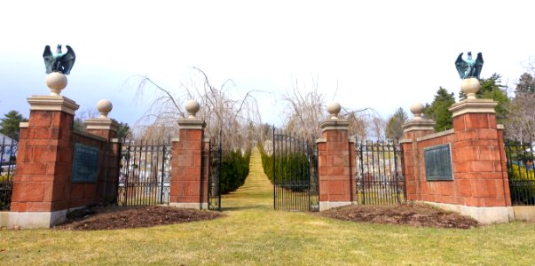 Gateway - Simsbury Cemetery - Simsbury, CT - DSC00631