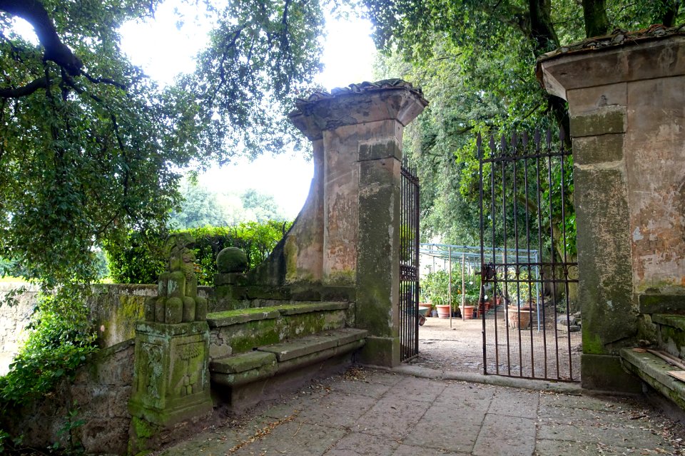 Gate with Ruspoli emblem - Castello Ruspoli - Vignanello, Italy - DSC02801