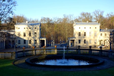 Gatehouses with fountain - Schloss Albrechtsberg - DSC09184
