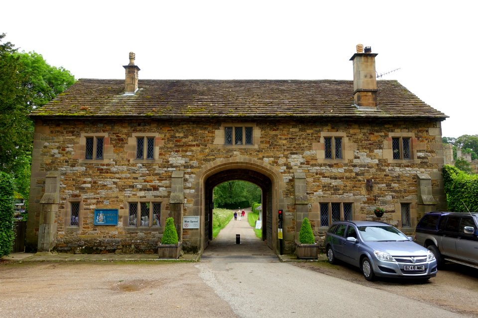 Gatehouse - Haddon Hall - Bakewell, Derbyshire, England - DSC02421