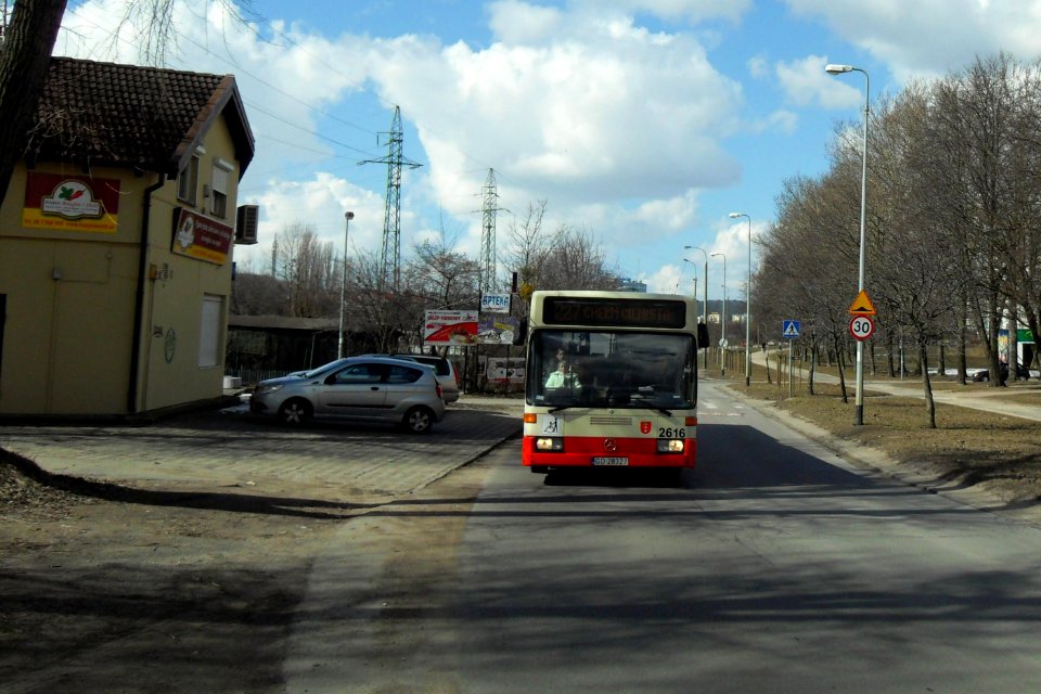 Gdańsk ulica Hynka i autobus 227