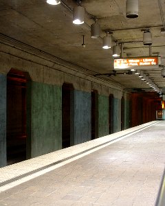 Gateway Center subway station, 2009-10-30, platform