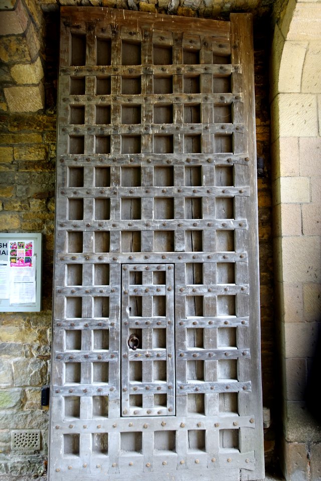 Gatehouse door - Haddon Hall - Bakewell, Derbyshire, England - DSC02423