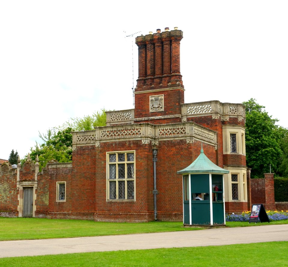 Gatehouse - Audley End House - Essex, England - DSC09484
