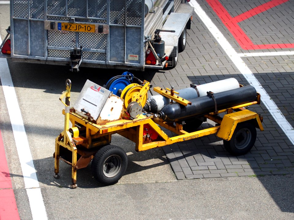 Gaz bottle transporter at Schiphol (AMS - EHAM), The Netherlands, 24may2014