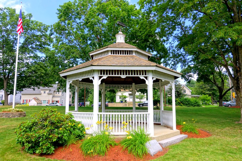 Gazebo - Hudson Town Common - Hudson, New Hampshire - DSC07460