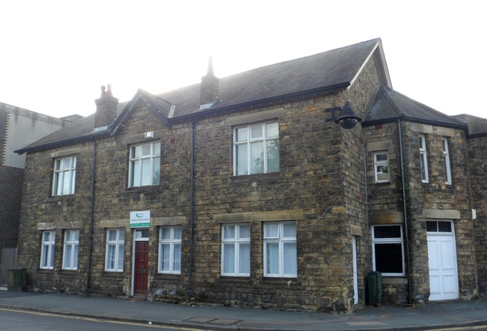 Gatwick Islamic Centre and Mosque, High Street, Horley (June 2013) (1)