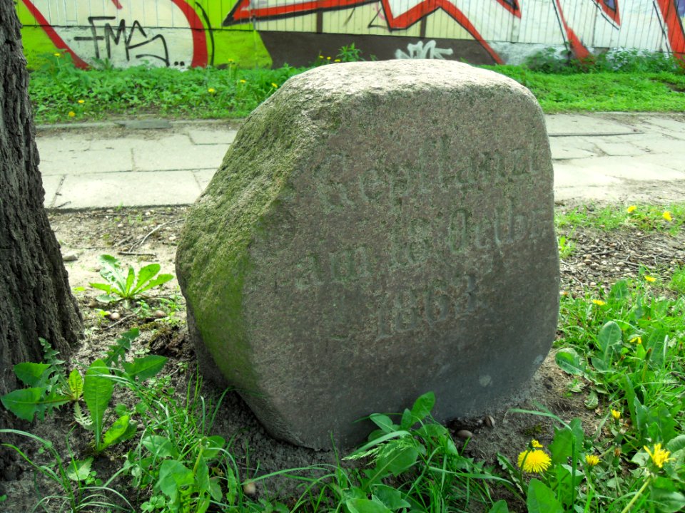 Gdańsk Jaśkowa Dolina – głaz upamiętniający posadzenie dębu w 1863
