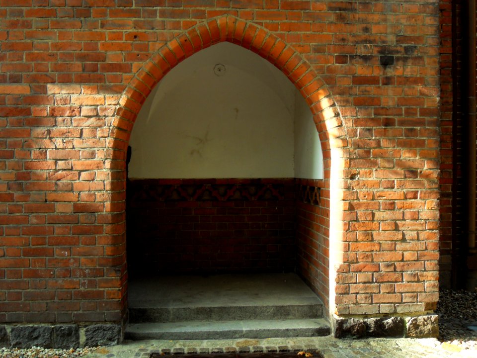 Gdańsk kościół Najświętszego Serca Jezusowego (wejście boczne wschodnie)