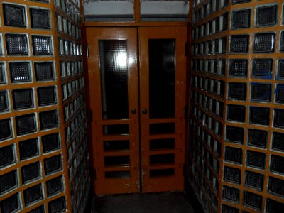 Gdańsk ulica Bora Komorowskiego – wieżowiec klatka