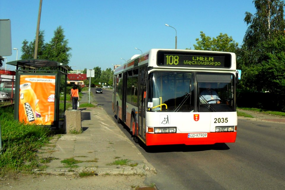 Gdańsk ulica Dragana i autobus 108
