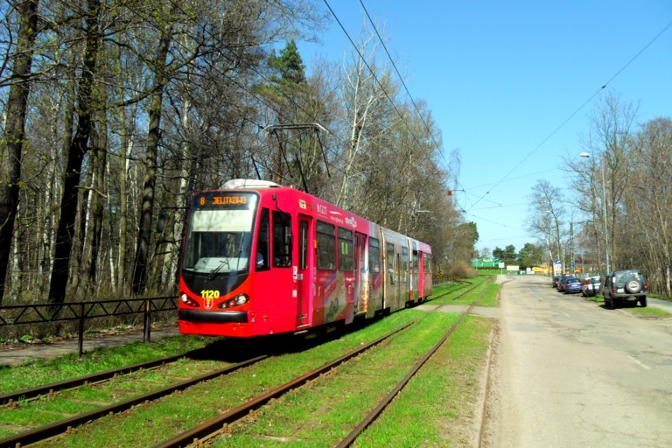 Gdańsk ulica Nowotna i tramwaj Moderus