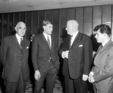 Genootschap van Sportvrienden, de 144, gaf jaarlijks diner in Apollohotel, v.l.n, Bestanddeelnr 918-9831
