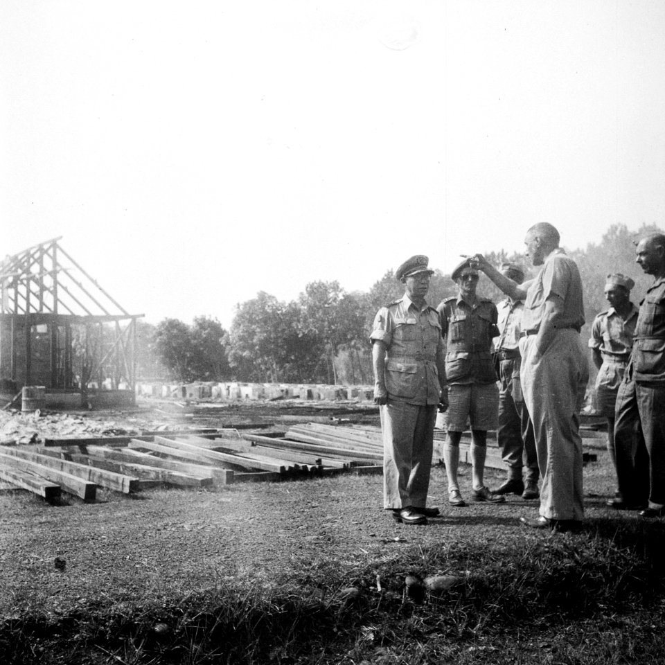 Generaal-majoor Engels, de commandant van de C-Divisie 7 December maakte een, Bestanddeelnr 14615