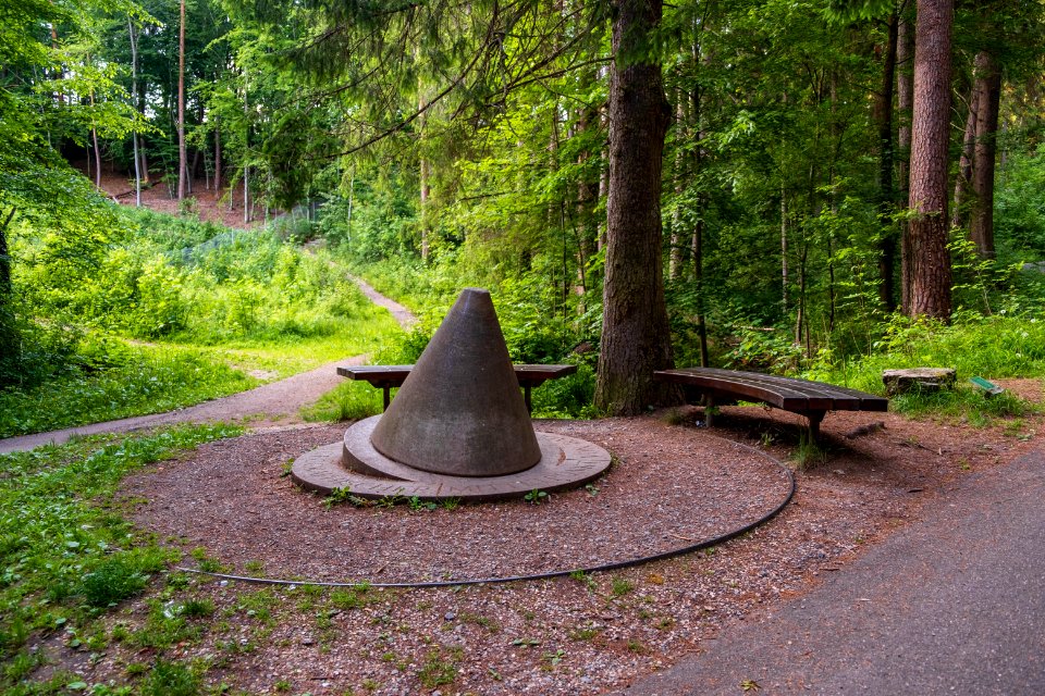 Geografischer Mittelpunkt Baden-Württembergs im Elysium in Tübingen