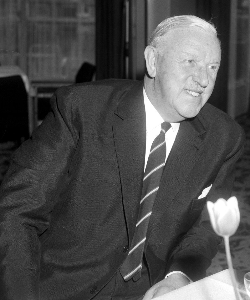 Genootschap van Sportvrienden, de 144, gaf jaarlijks diner in Apollohotel. Sir Stanley Rous, Bestanddeelnr 918-9837 (cropped)