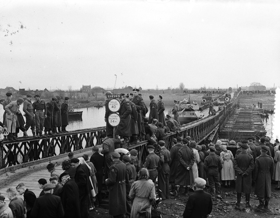 Genie slaat brug Noord over de IJssel, Bestanddeelnr 905-0008