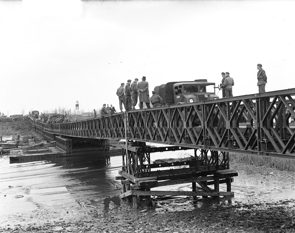 Genie slaat brug Noord over de IJssel, Bestanddeelnr 905-0010