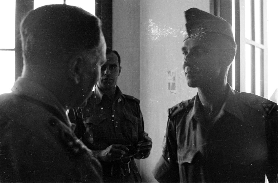 Generaal Kruls en kolonel D.R.A. van Langen (rechts), Bestanddeelnr 4214