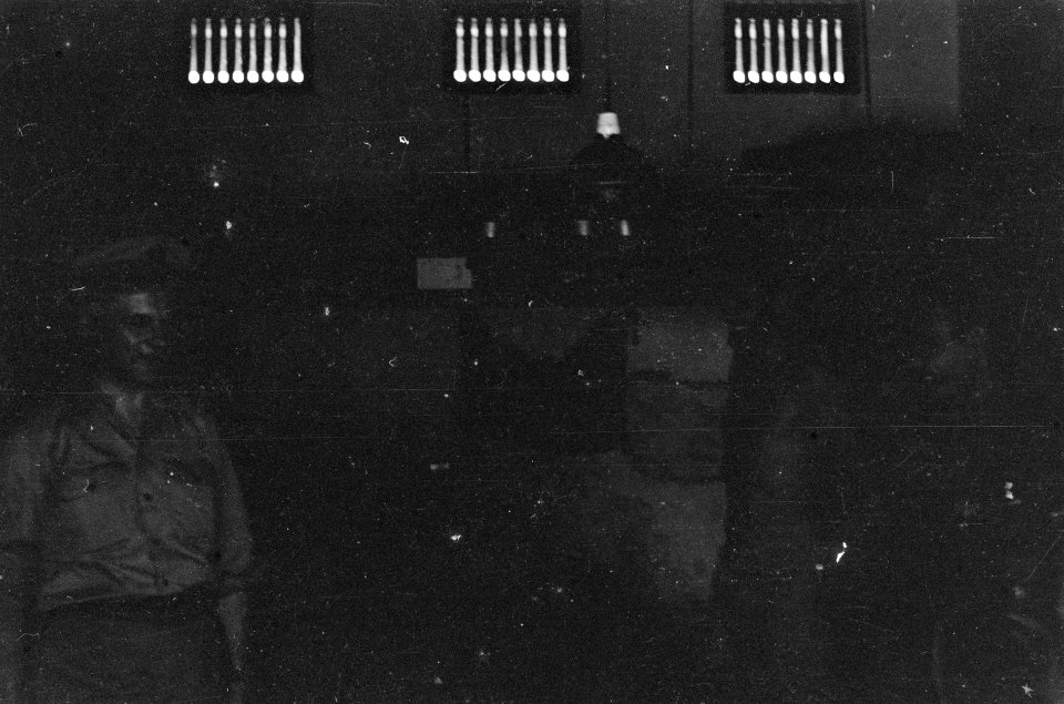 Generaal Kruls in een legeringsgebouw opname onderbelicht, Bestanddeelnr 5060