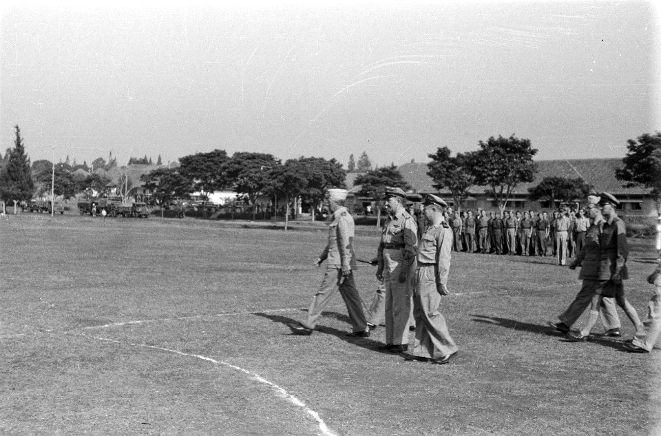Generaal De Waal, kolonel JK Meyer en de resident van Bandoeng, Bestanddeelnr 6139