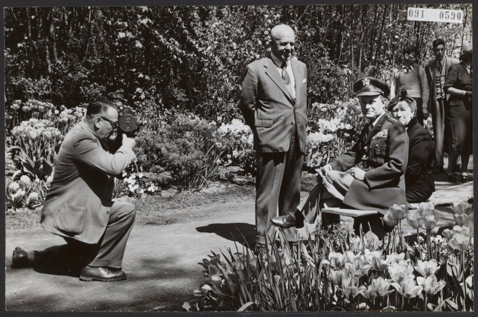 Generaal Gruenther met echtgenote brachten een bezoek aan de Keukenhof te Lisse., Bestanddeelnr 091-0590