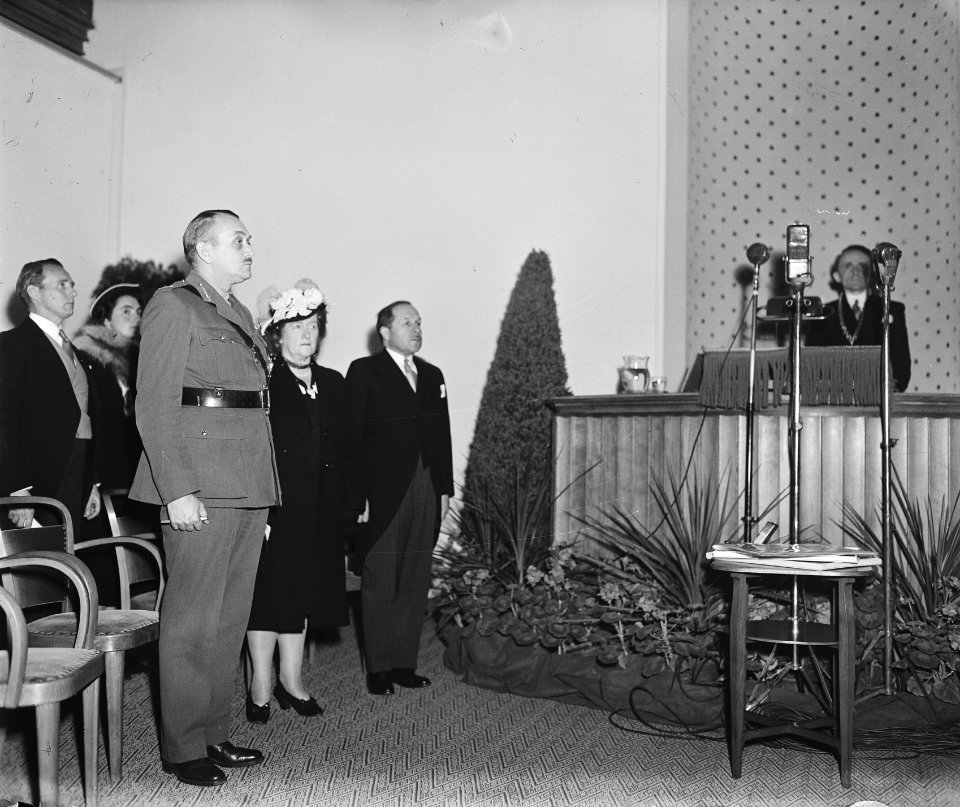 Generaal Foulkes te Wageningen. Begroeting Generaal Kruls . Tijdens spelen volks, Bestanddeelnr 902-7273