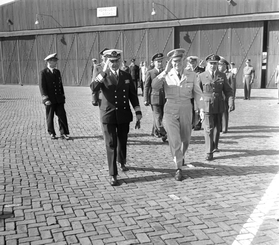 Generaal Eisenhower landde met zijn Constellation 'Colombine' op vliegbasis Gilz, Bestanddeelnr 905-1202