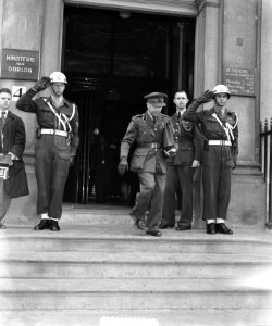 Generaal Embry in Nederland met Minister Staf, Bestanddeelnr 905-9140