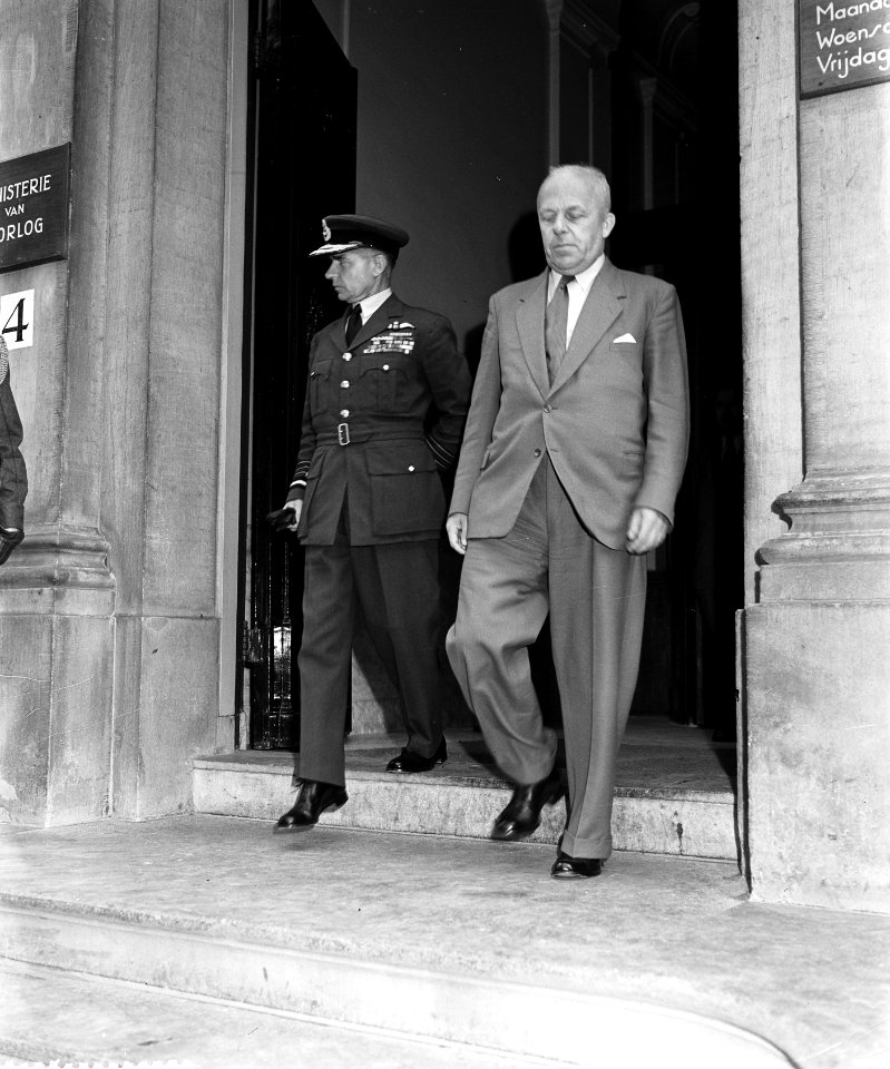 Generaal Embry in Nederland met Minister Staf, Bestanddeelnr 905-9141