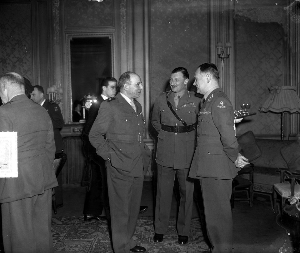 Generaal De Lattre , Sir Ch. Keigtley bij Generaal Kruls, Bestanddeelnr 903-8175