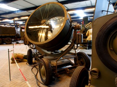 General Electric WW2 Search light pic1