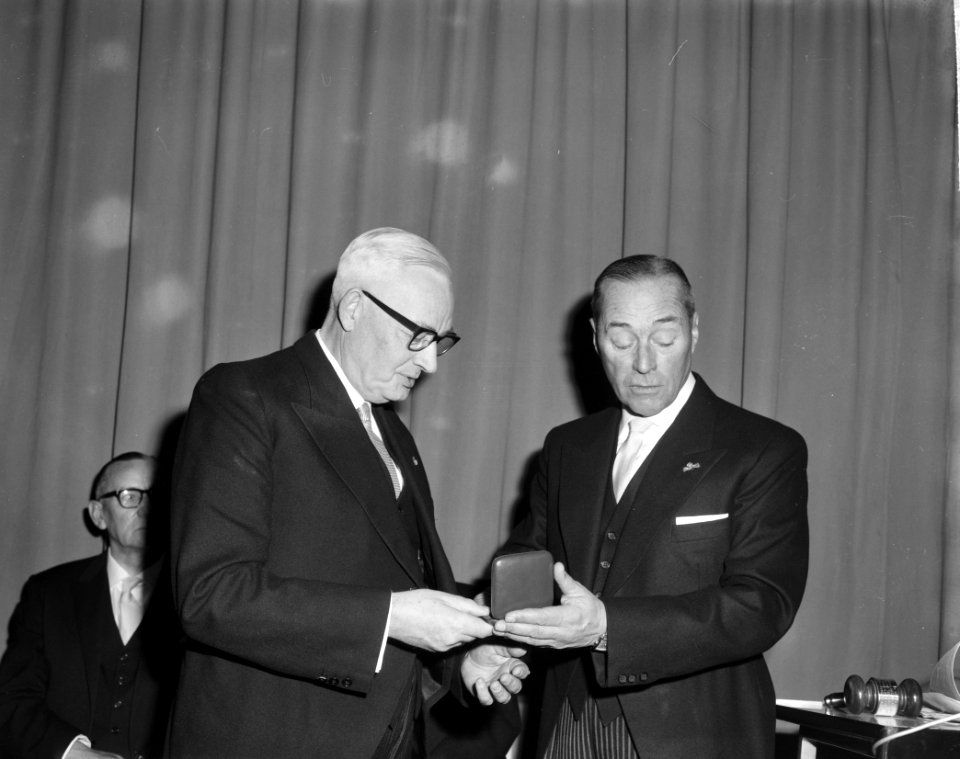 Generaal Snijders medaille uitgereikt, Bestanddeelnr 914-6193