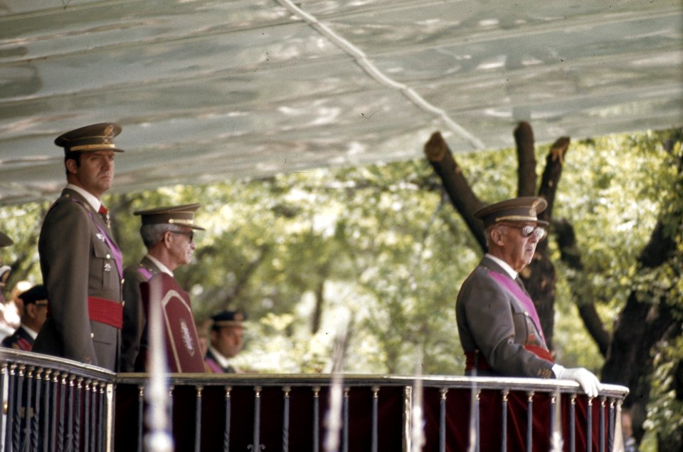 Generaal Franco (rechts) en Prins Juan Carlos, Bestanddeelnr 254-9762
