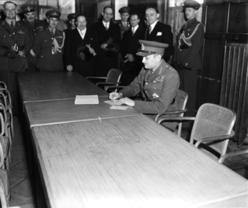 Generaal Foulkes te Wageningen. Begroeting Generaal Kruls . Foulkes in hotel, de, Bestanddeelnr 902-7275