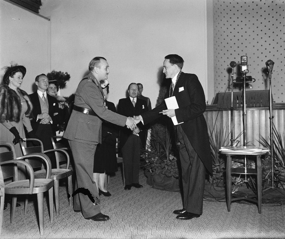 Generaal Foulkes . Aanbieden penhouder, Bestanddeelnr 902-7267