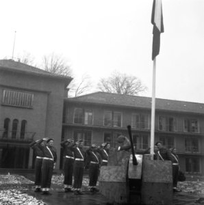 Generaal Kruls bezoekt officiers- en onderofficiersopleidingskamp in Bloemendaal, Bestanddeelnr 901-4946