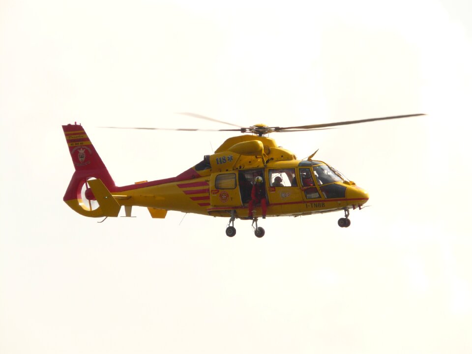 Mountain rescue flying rotor