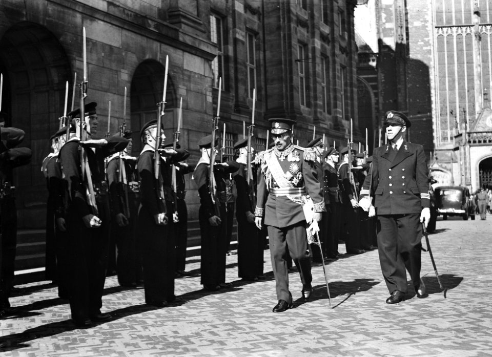 Generaal Sjinghasjoemsjen Jing Bahadoer Rana, gezant van Nepal, die de Koningin , Bestanddeelnr 901-9290