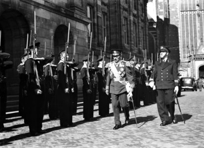 Generaal Sjinghasjoemsjen Jing Bahadoer Rana, gezant van Nepal, die de Koningin , Bestanddeelnr 901-9290