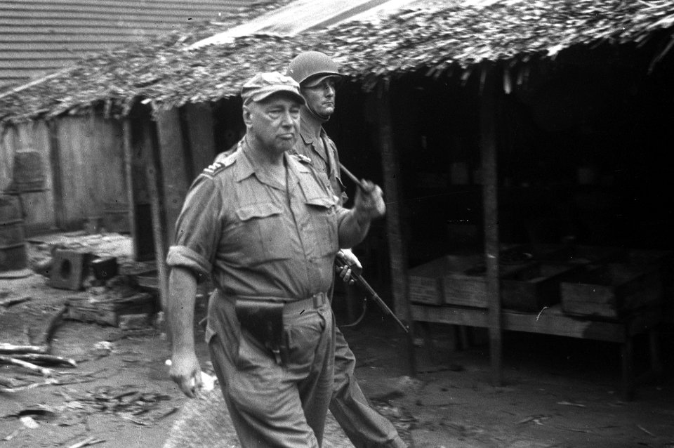 Generaal-majoor P Scholten, territoriaal troepencommandant en bevelhebber Z-Br, Bestanddeelnr 2404