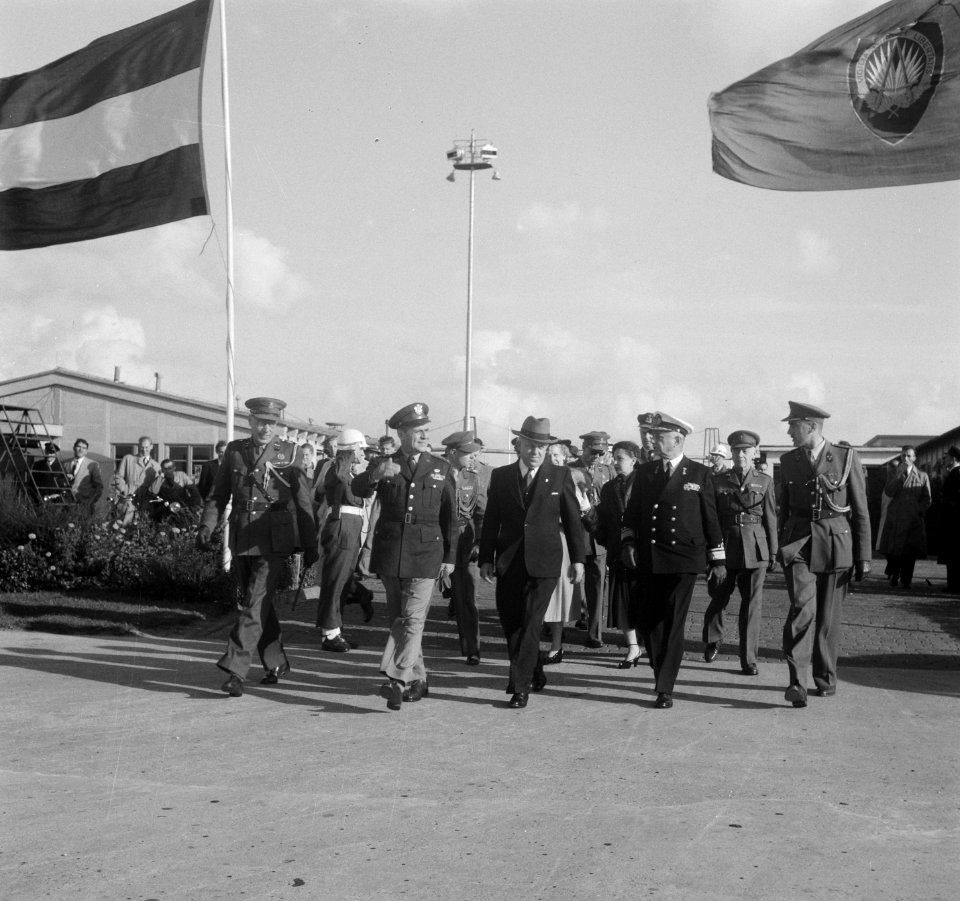 Generaal Ridgway vertrek van Schiphol, Bestanddeelnr 905-3306