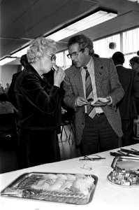 Gerard Leijenhorst (r) in gesprek met staatssecretaris Bert Haars (Jusititie) ti, Bestanddeelnr 930-5748