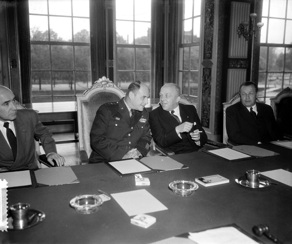 Generaal Ridgway bezoekt Ministerraad, Bestanddeelnr 905-3302