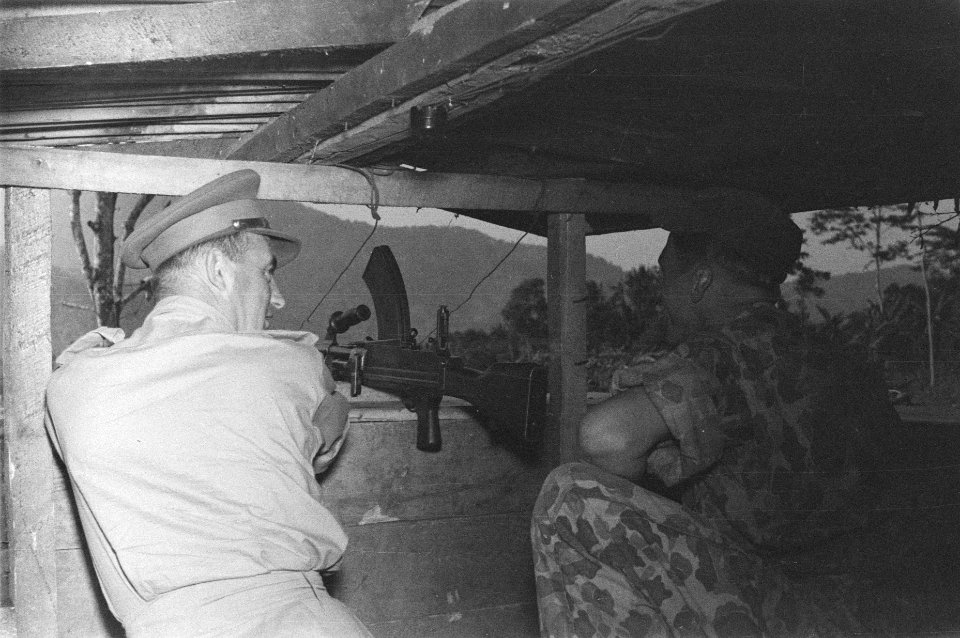 Generaal Doorman in een machinegeweerpost, Bestanddeelnr 58-1-6