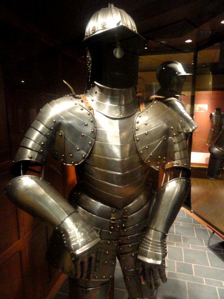 German Three-Quarter Armour for battle, Nuremberg, c. 1620 - Royal Ontario Museum - DSC09472
