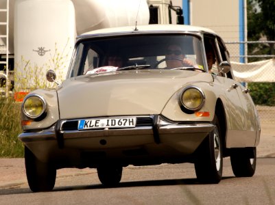 German Citroën DS pic-001